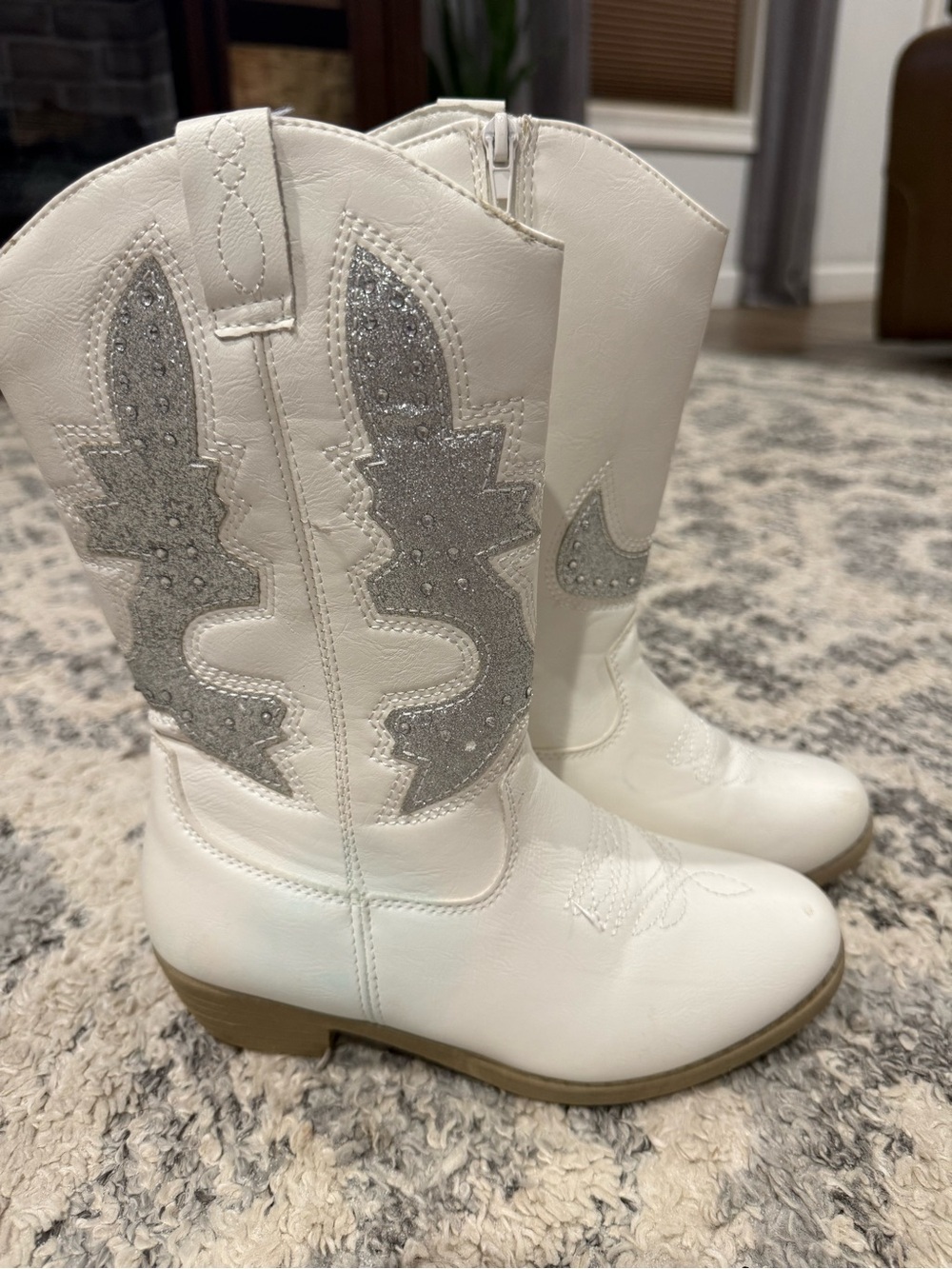 Kensie Girl White Kids Western Boots with Silver Glitter